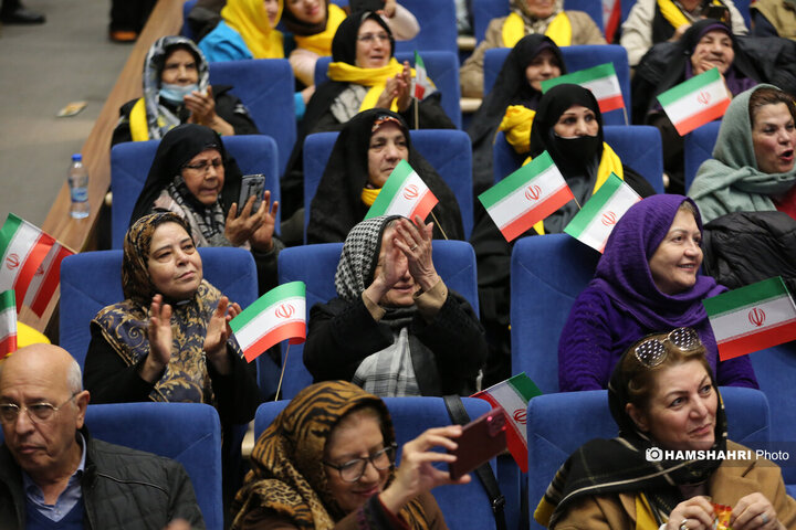 دورهمی موسپیدان در دهکده نشاط