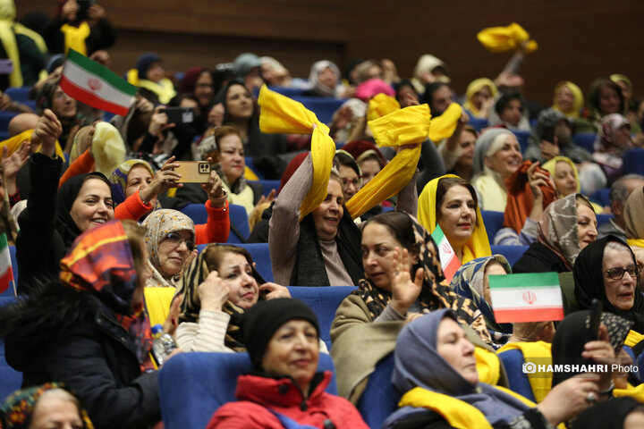 دورهمی موسپیدان در دهکده نشاط