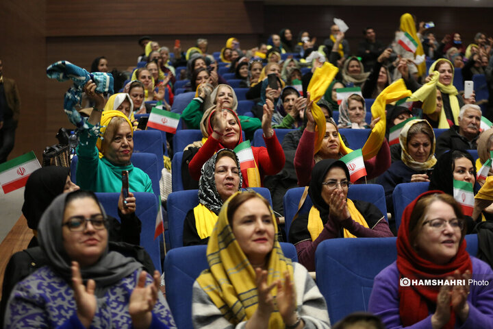 دورهمی موسپیدان در دهکده نشاط