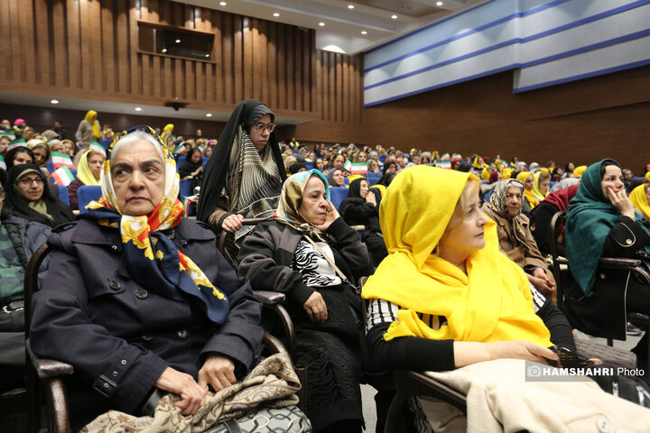 دورهمی موسپیدان در دهکده نشاط