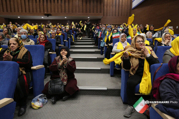 دورهمی موسپیدان در دهکده نشاط