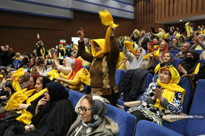 دورهمی موسپیدان در دهکده نشاط