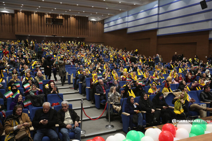 دورهمی موسپیدان در دهکده نشاط