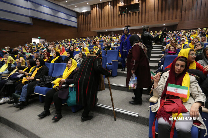 دورهمی موسپیدان در دهکده نشاط