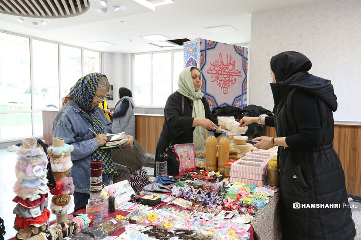 دورهمی موسپیدان در دهکده نشاط