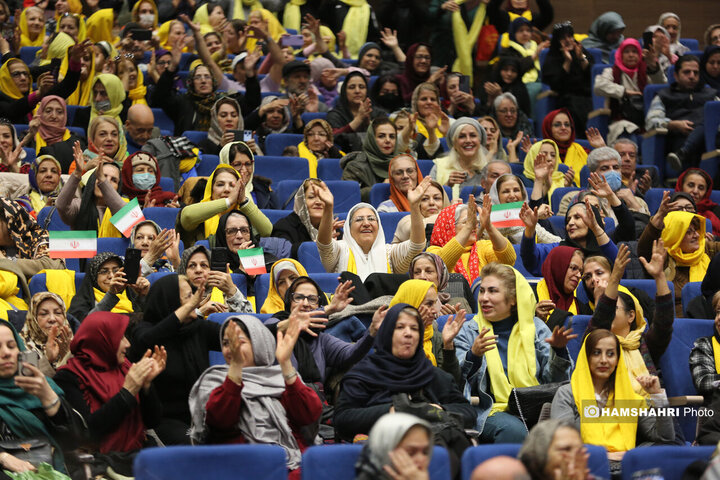 دورهمی موسپیدان در دهکده نشاط