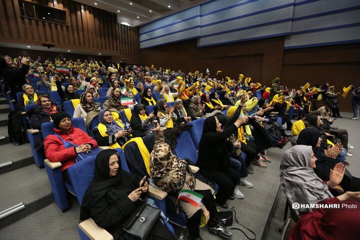 دورهمی موسپیدان در دهکده نشاط