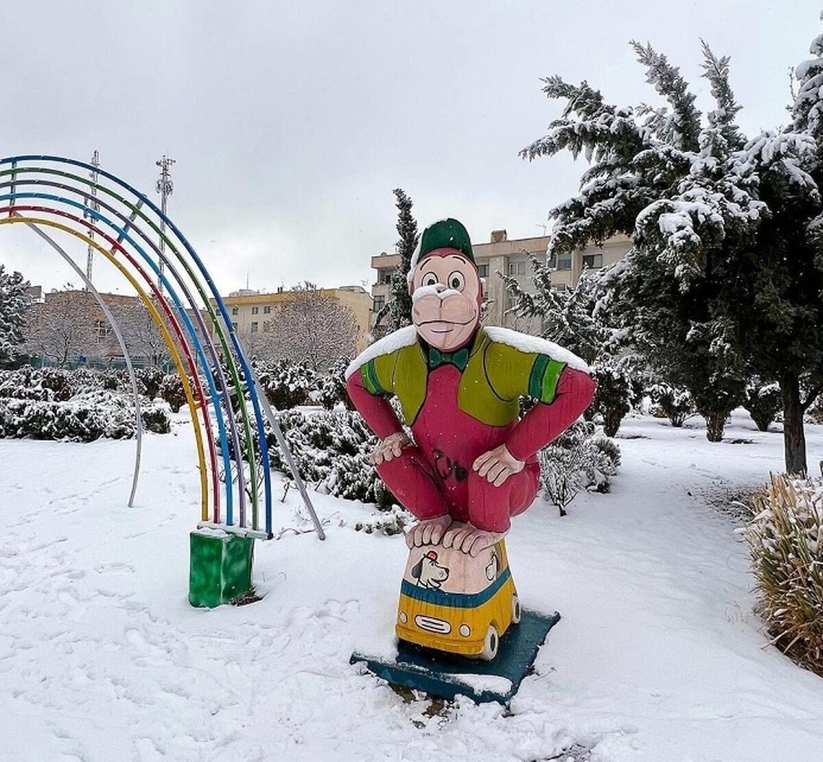 دیدار با گوریل انگوری در شهرک غرب