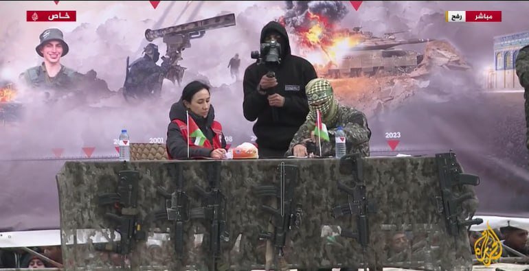 امضای سند آزادی دو اسیر اسرائیلی در رفح | تصاویر