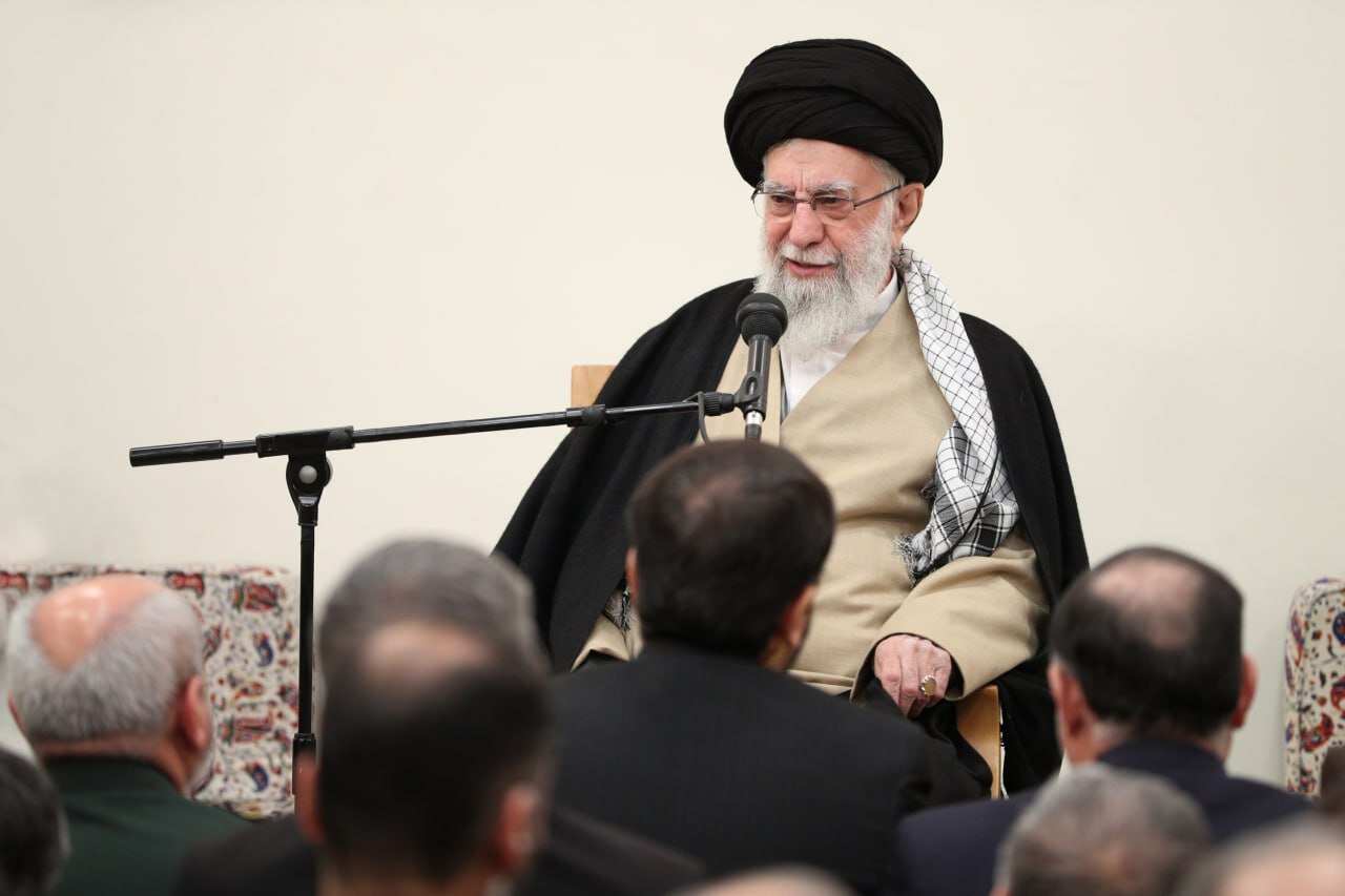 بیانات مهم رهبر انقلاب در دیدار مسئولان وزارت اطلاعات | وظیفه وزارت اطلاعات، همکاری با دولتها است