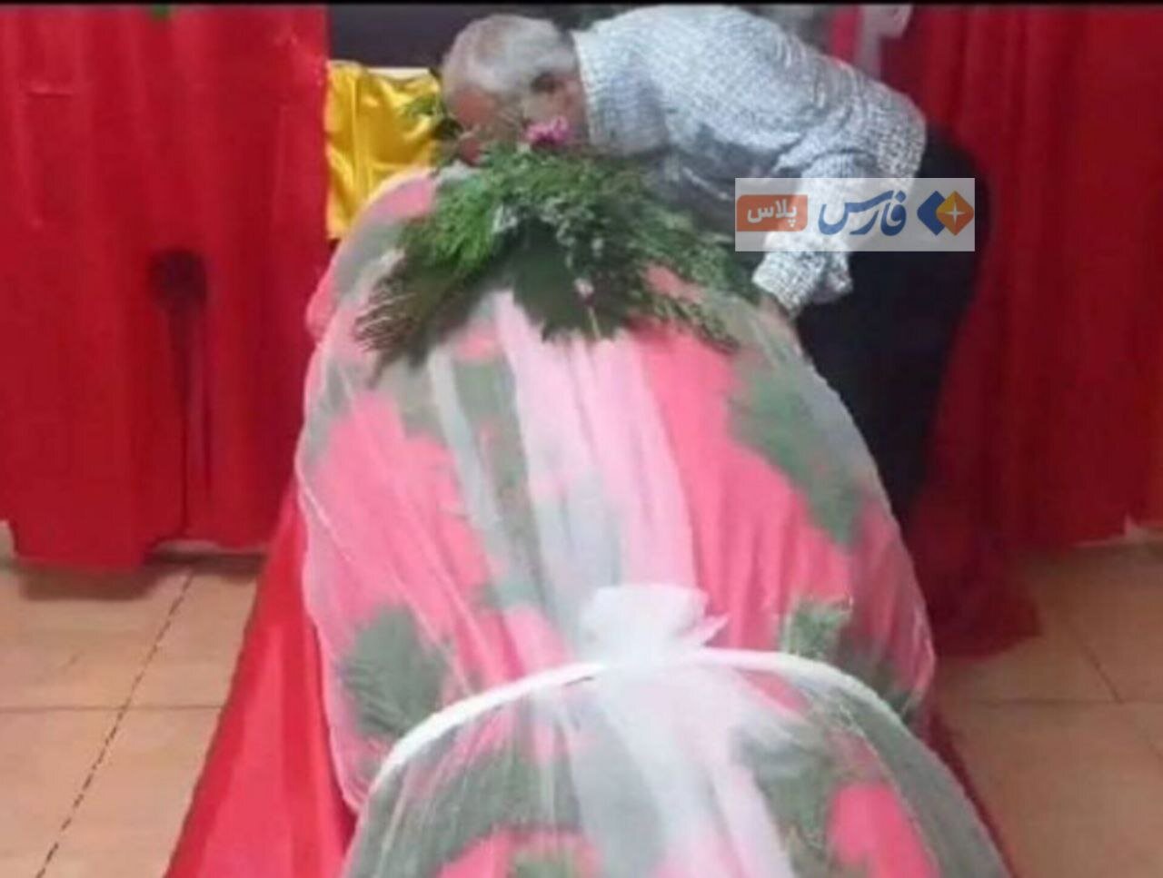 وداع تلخ پدر سیدحسن نصرالله با فرزند شهیدش | عکس