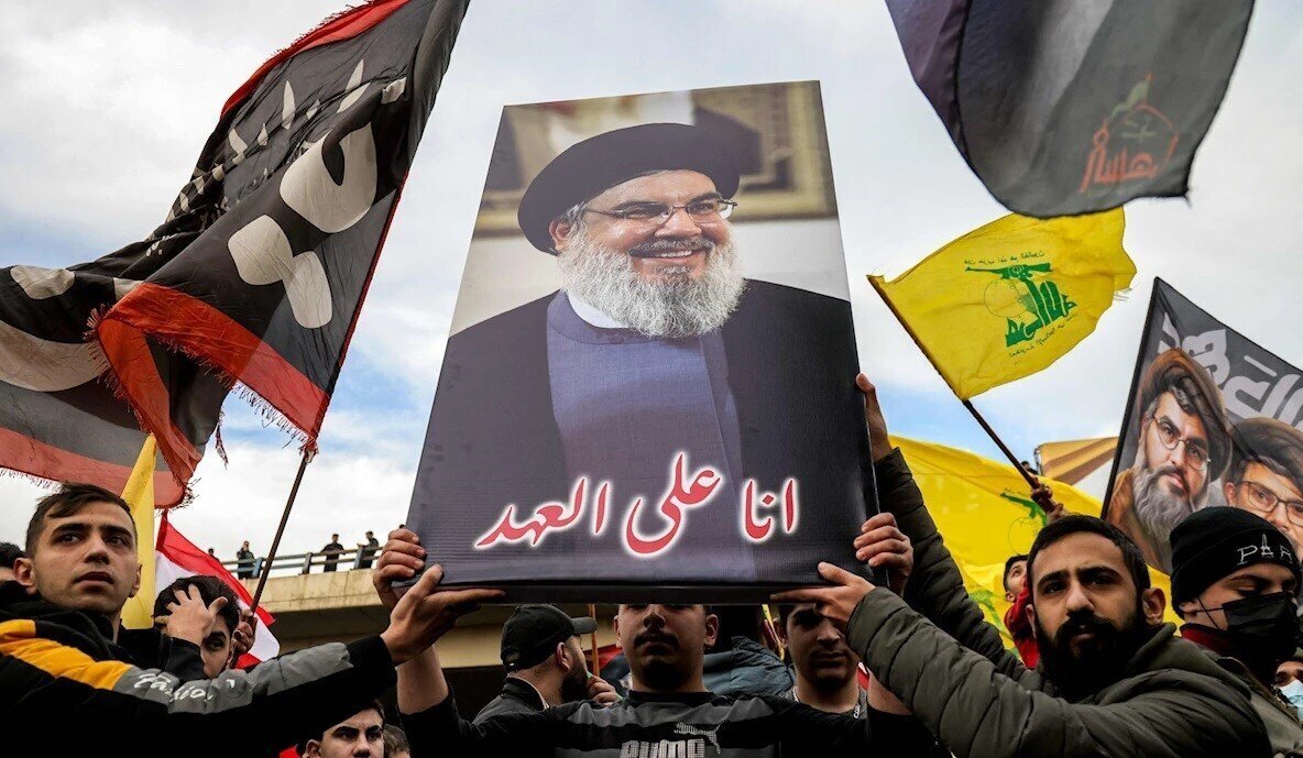 حضور شیخ زکزاکی در مراسم تشییع پیکر شهیدان نصرالله و صفی الدین + ویدئو