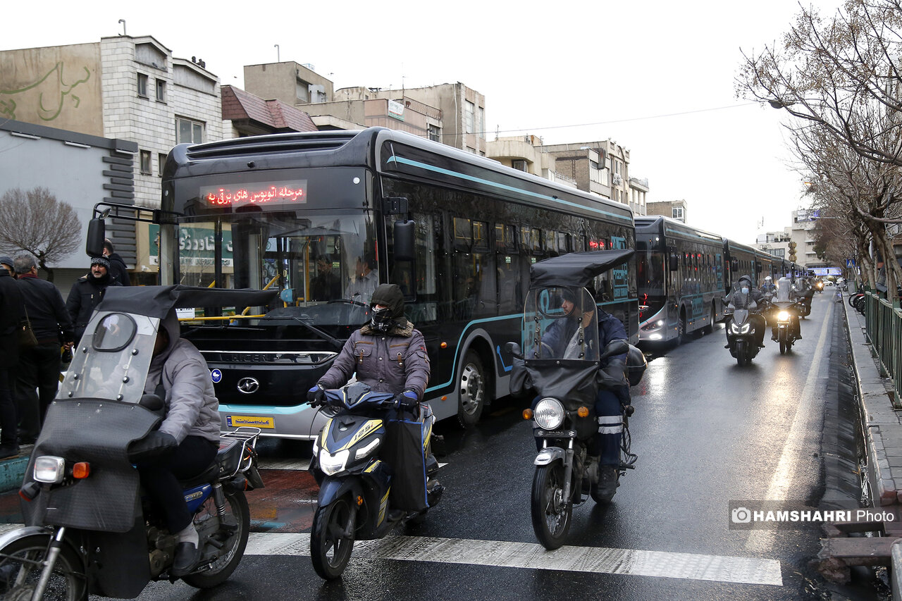 تحقق رؤیای برقیسازی در پایتخت | وعده شهرداری عملی شد اتوس برقی های جدید در خیابان جمهوری