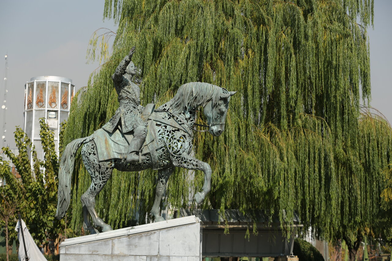 از ملاقات با خیام تا همنشینی با قیصر