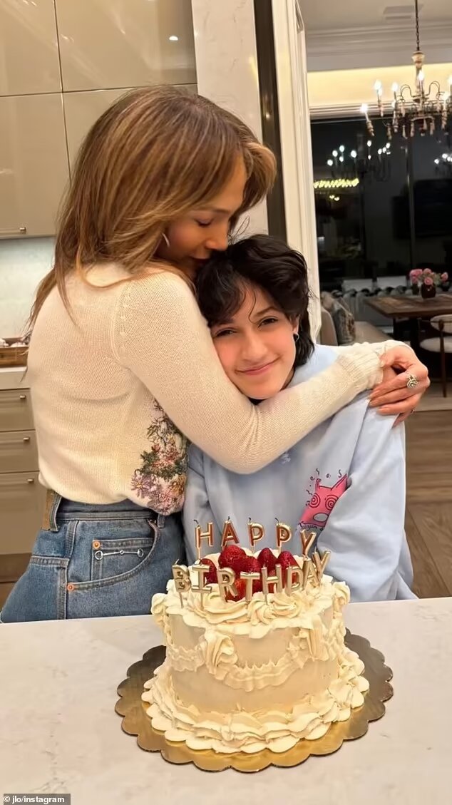 جنیفر لوپز عکسهای نادری از دو فرزند دوقلویش منتشر کرد