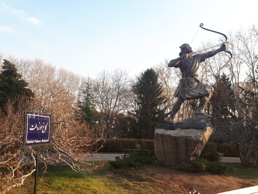 در خیابانهای شهر به تماشای تندیسها بروید