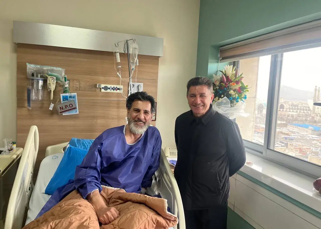 عیادت قلعهنوعی از یاقی استقلال در بیمارستان