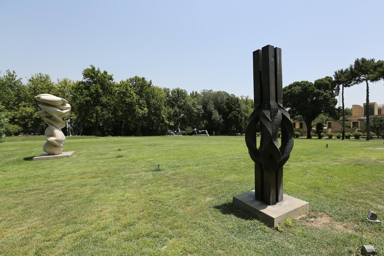 مجسمههای جهانی در باغ موزه هنرهای معاصر