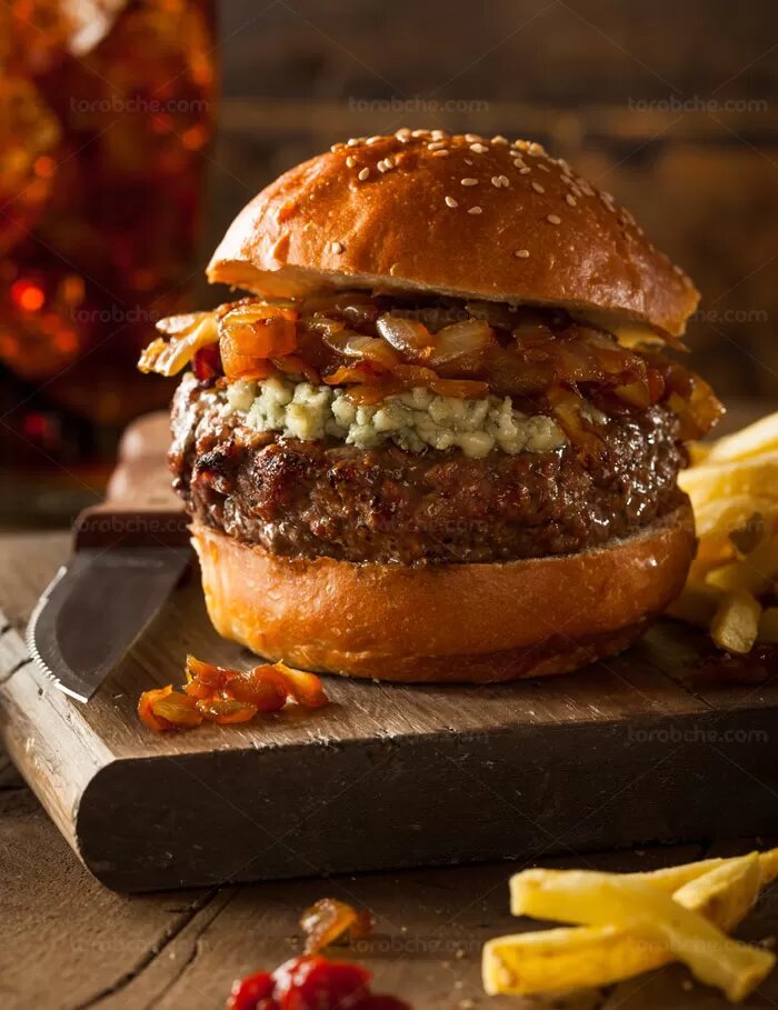 دستور تهیه یک برگر متفاوت خانگی، برگر پیازچهای