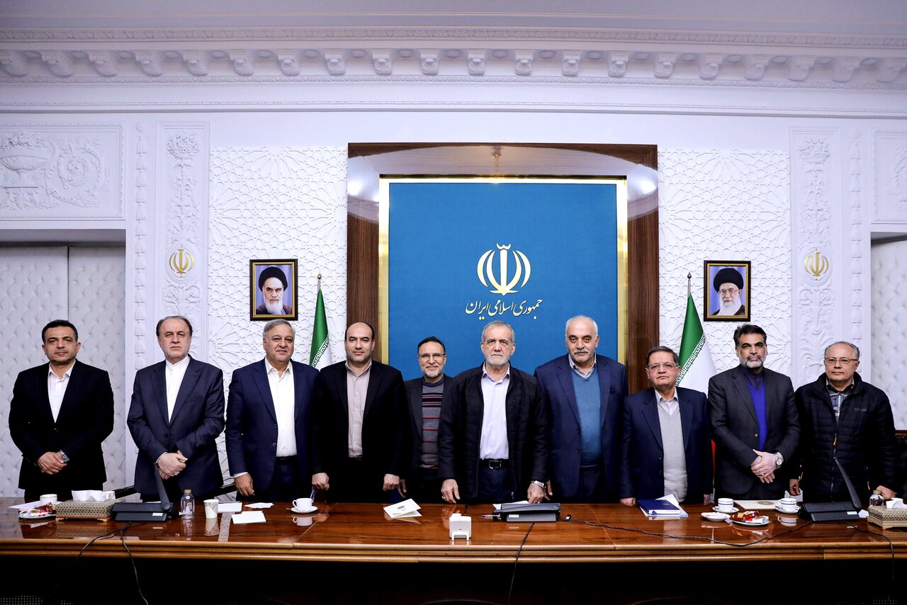 پزشکیان: استیضاح نکنید! ؛ تغییر آدمها مشکلی را حل نمیکند | ایران را نمیتوان تحریم کرد