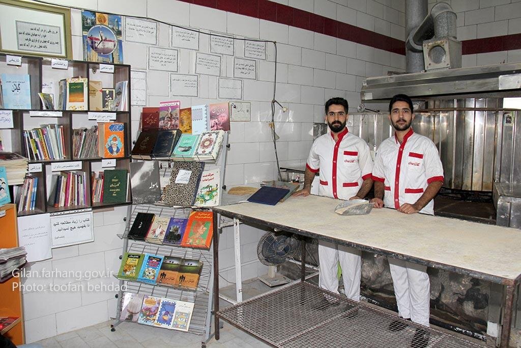 نان روزهای برفی با من | ماجرای قول جالب یک نانوا به اهالی رشت + تصاویر