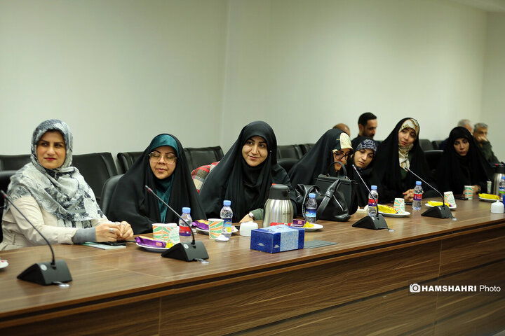 گردهمایی نویسندگان داستان کوچک در همشهری