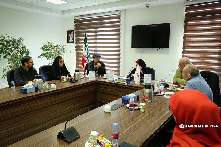 گردهمایی نویسندگان داستان کوچک در همشهری