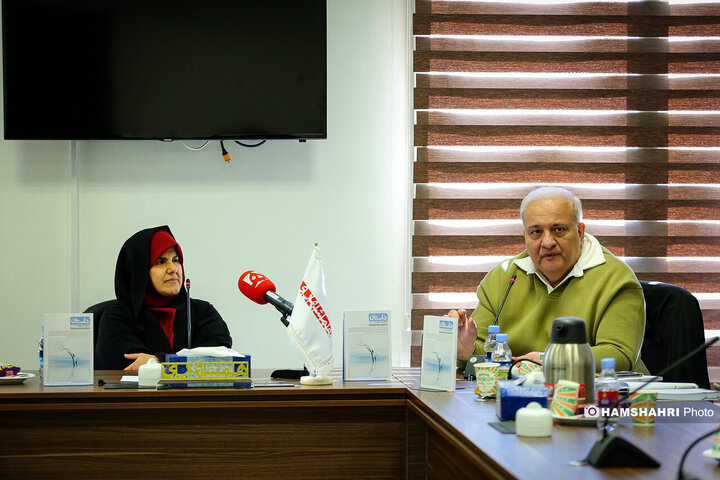 گردهمایی نویسندگان داستان کوچک در همشهری