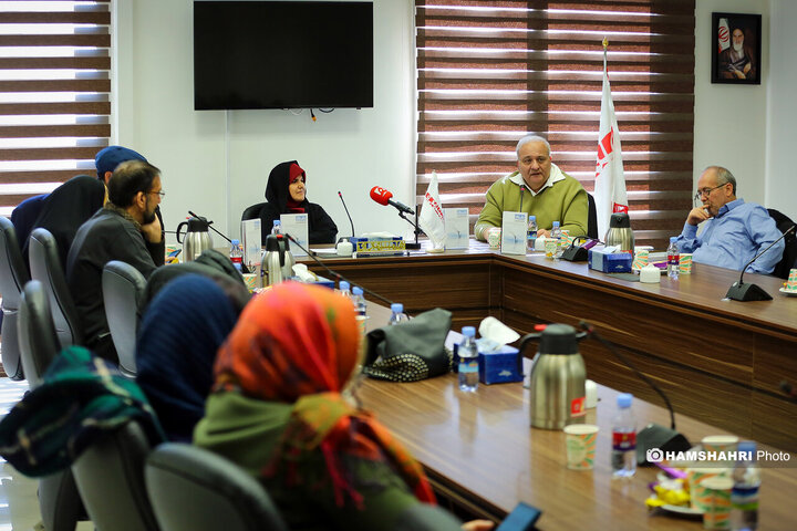 گردهمایی نویسندگان داستان کوچک در همشهری