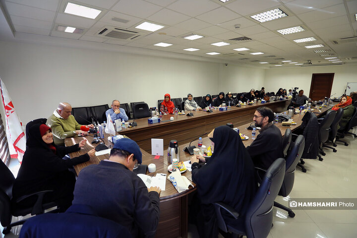 گردهمایی نویسندگان داستان کوچک در همشهری