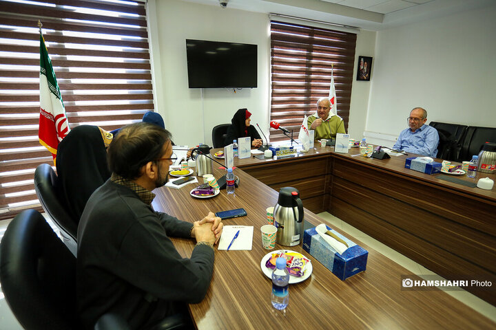 گردهمایی نویسندگان داستان کوچک در همشهری