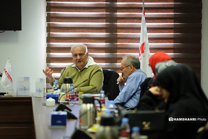 گردهمایی نویسندگان داستان کوچک در همشهری