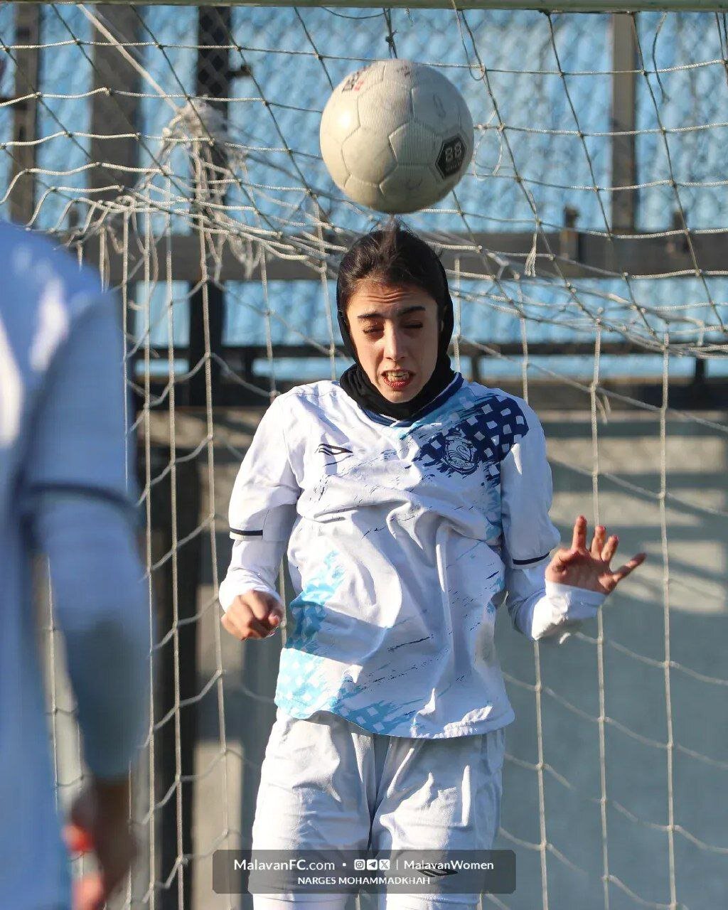 تصاویری از ضربات سر بانوان فوتبالیست