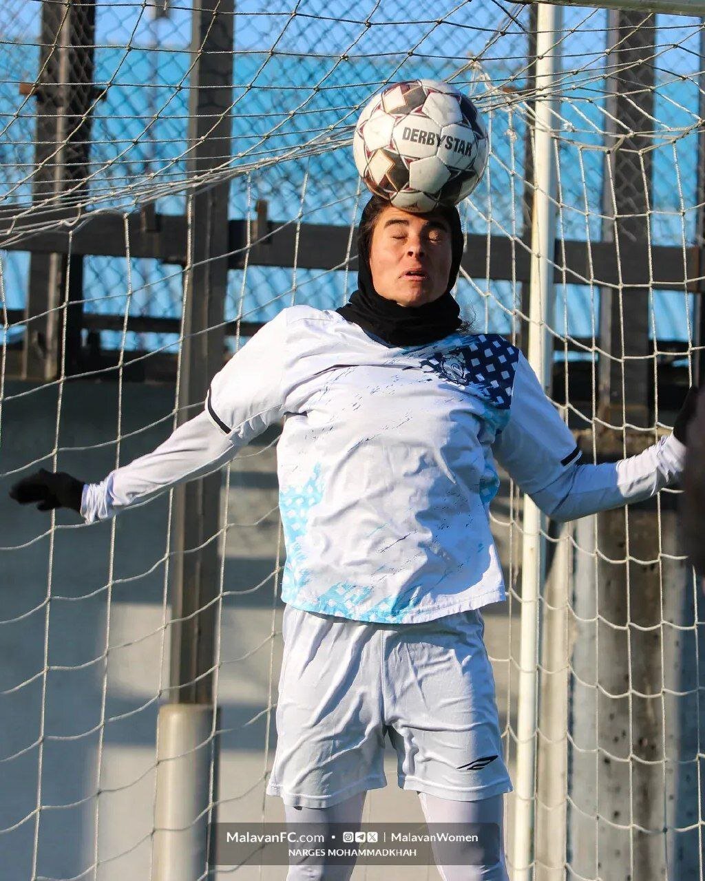 تصاویری از ضربات سر بانوان فوتبالیست