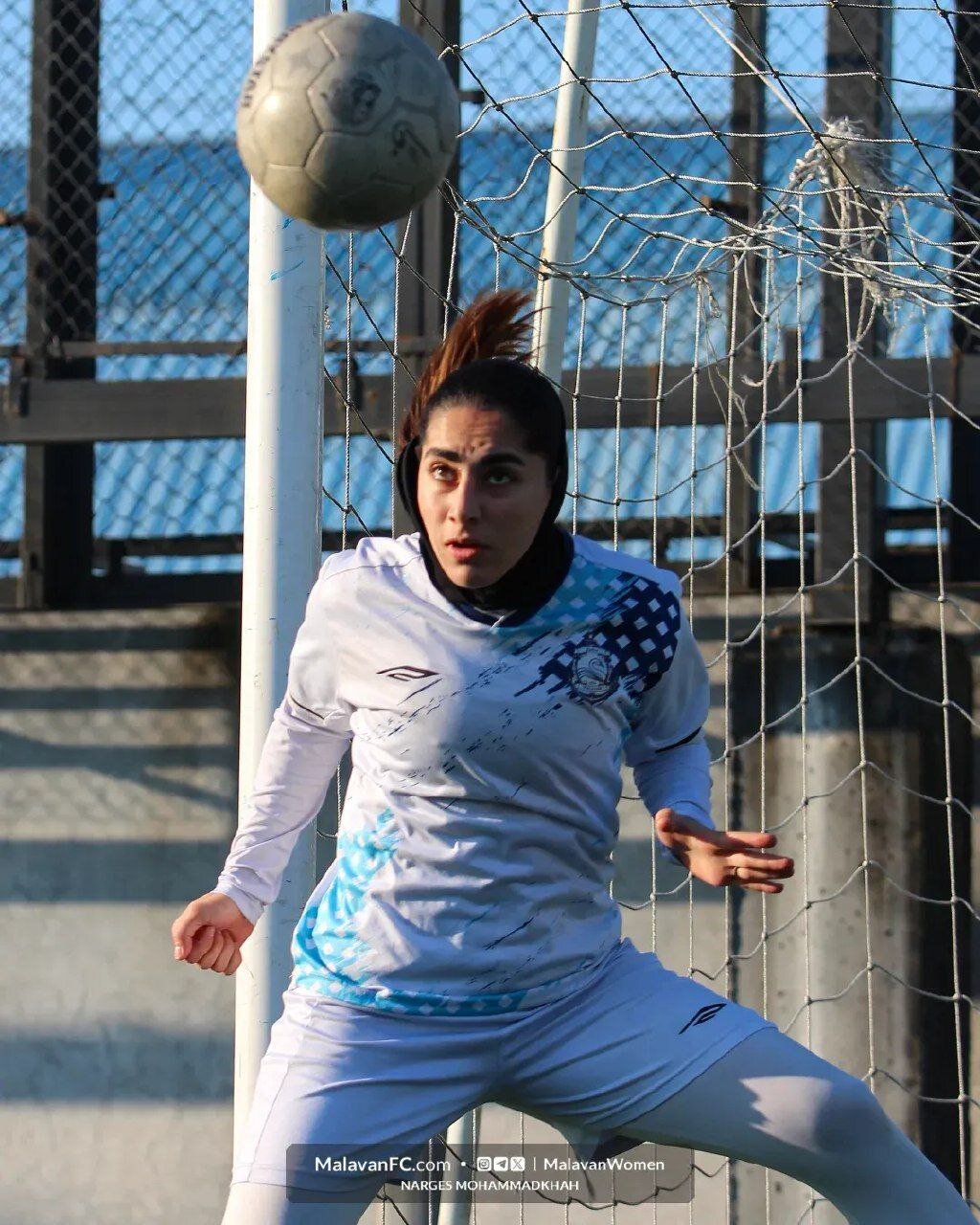 تصاویری از ضربات سر بانوان فوتبالیست