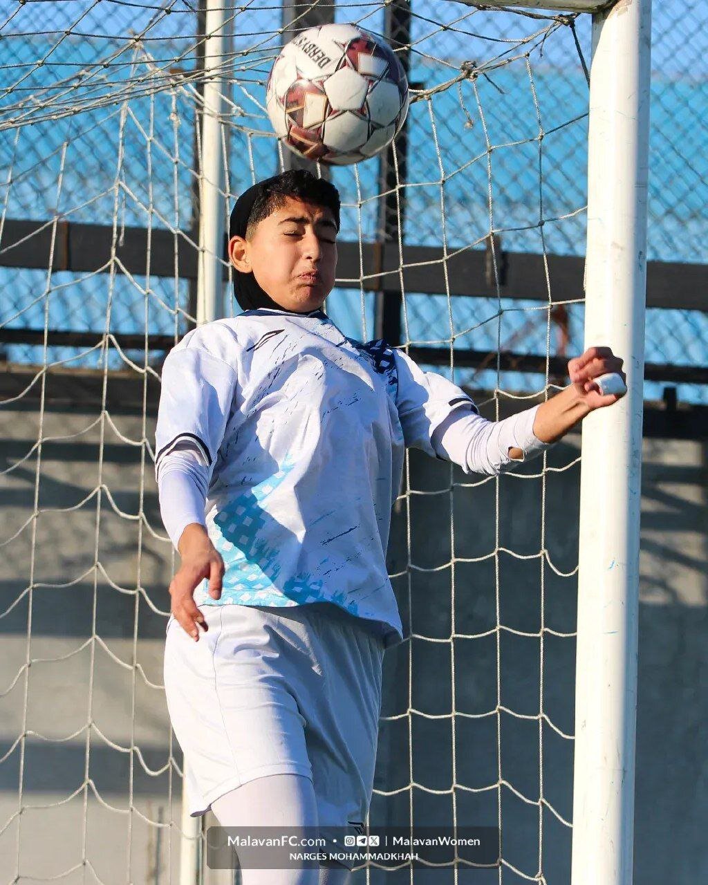 تصاویری از ضربات سر بانوان فوتبالیست