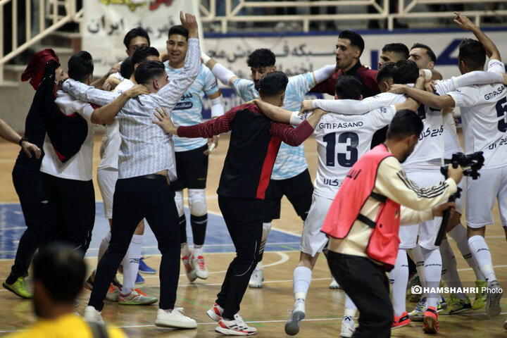 مراسم جشن قهرمانی لیگ برتر فوتسال| گیتی پسند قهرمان شد