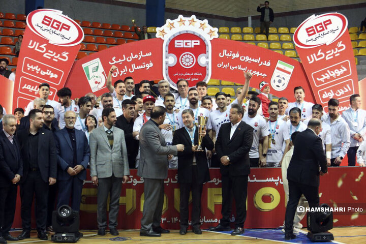 مراسم جشن قهرمانی لیگ برتر فوتسال| گیتی پسند قهرمان شد