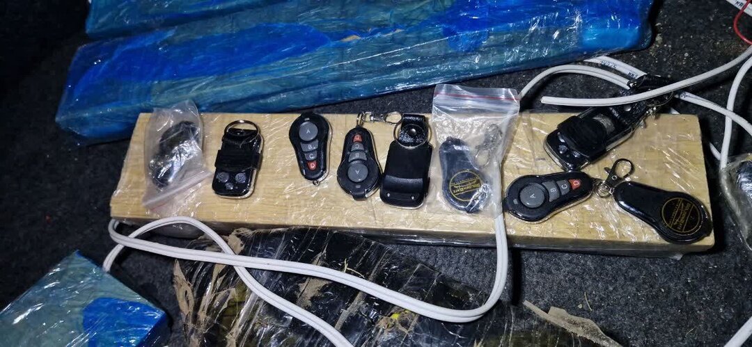 کشف بزرگ محمولههای انفجاری قبل از انفجار+ تصاویر | جزئیات ۴ انبار سلاح جنگی و مهمات گروهک های تروریستی؛ محمولهها چگونه وارد کشور شده بود؟