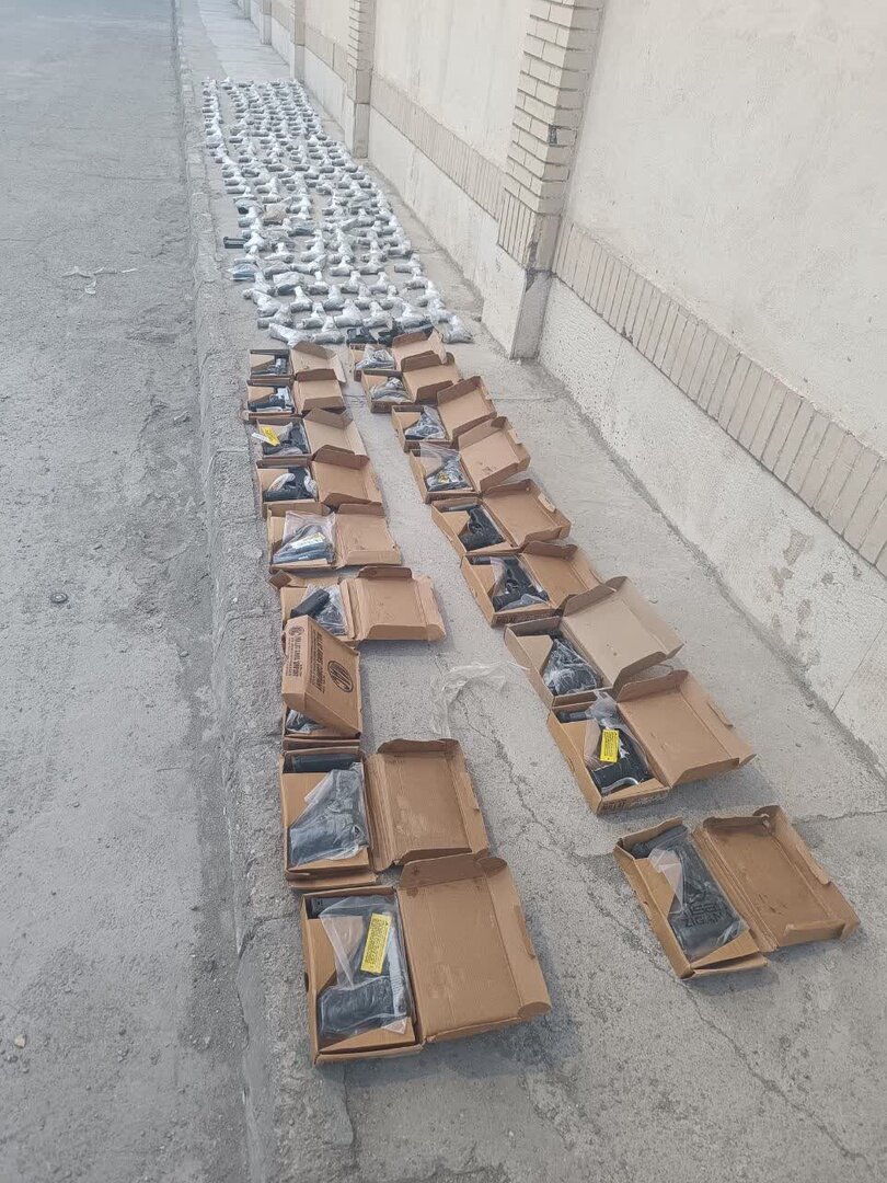 کشف بزرگ محمولههای انفجاری قبل از انفجار+ تصاویر | جزئیات ۴ انبار سلاح جنگی و مهمات گروهک های تروریستی؛ محمولهها چگونه وارد کشور شده بود؟