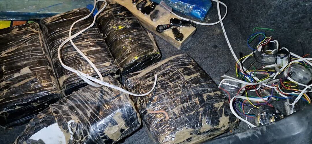 کشف بزرگ محمولههای انفجاری قبل از انفجار+ تصاویر | جزئیات ۴ انبار سلاح جنگی و مهمات گروهک های تروریستی؛ محمولهها چگونه وارد کشور شده بود؟