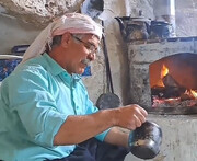 ضررهای مداوم در بورس این مرد ایرانی را غارنشین کرد + فیلم