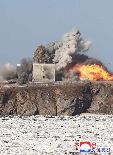 آزمایش موشک کروز در کره شمالی + عکس