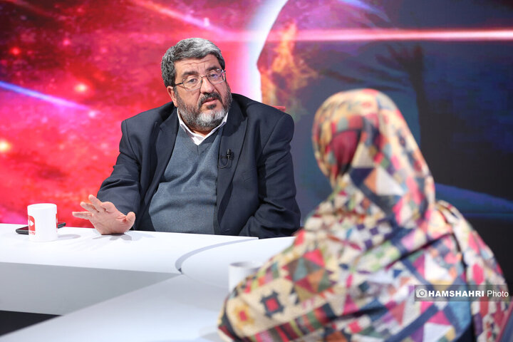 گفتگو با فؤاد ایزدی در تلویزیون اینترنتی همشهری