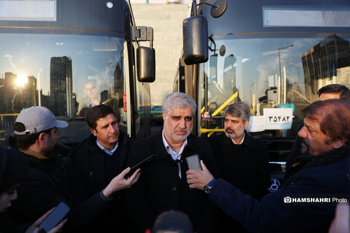 اتوبوسهای برقی ترمینال کاوه در میدان انقلاب