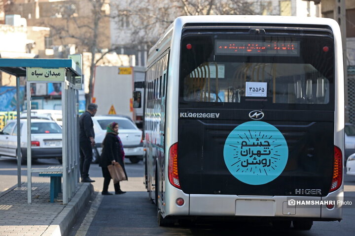 اتوبوسهای برقی ترمینال کاوه در میدان انقلاب