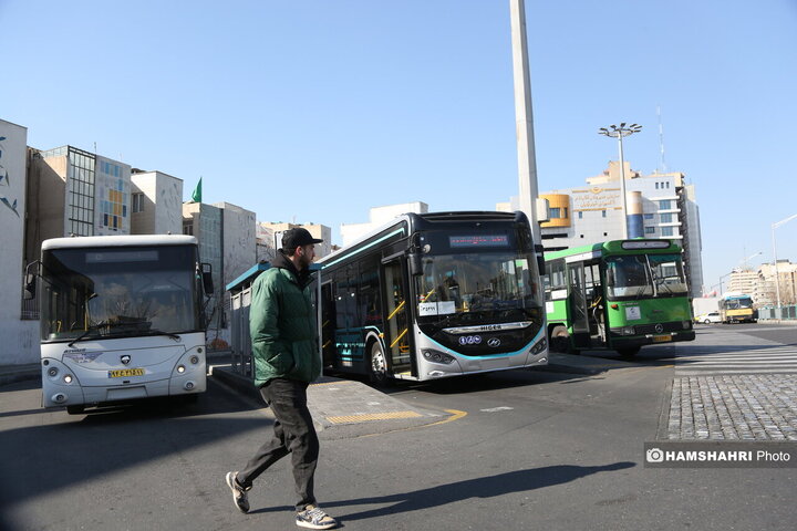 اتوبوسهای برقی ترمینال کاوه در میدان انقلاب