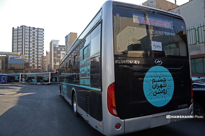 اتوبوسهای برقی ترمینال کاوه در میدان انقلاب
