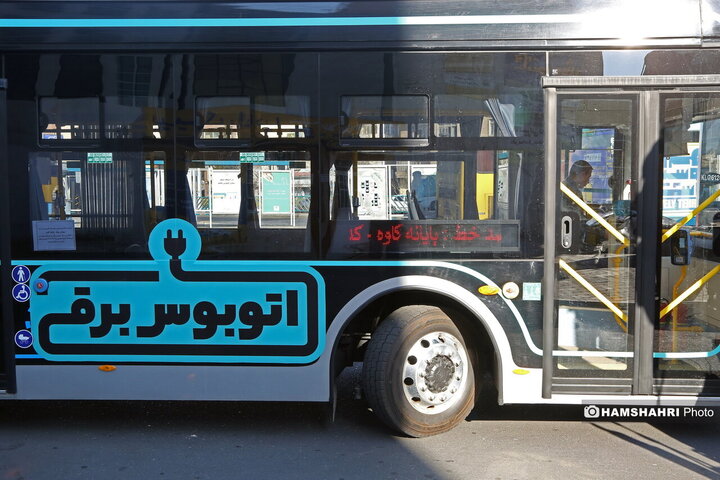 اتوبوسهای برقی ترمینال کاوه در میدان انقلاب