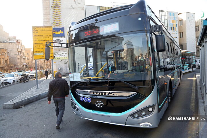 اتوبوسهای برقی ترمینال کاوه در میدان انقلاب